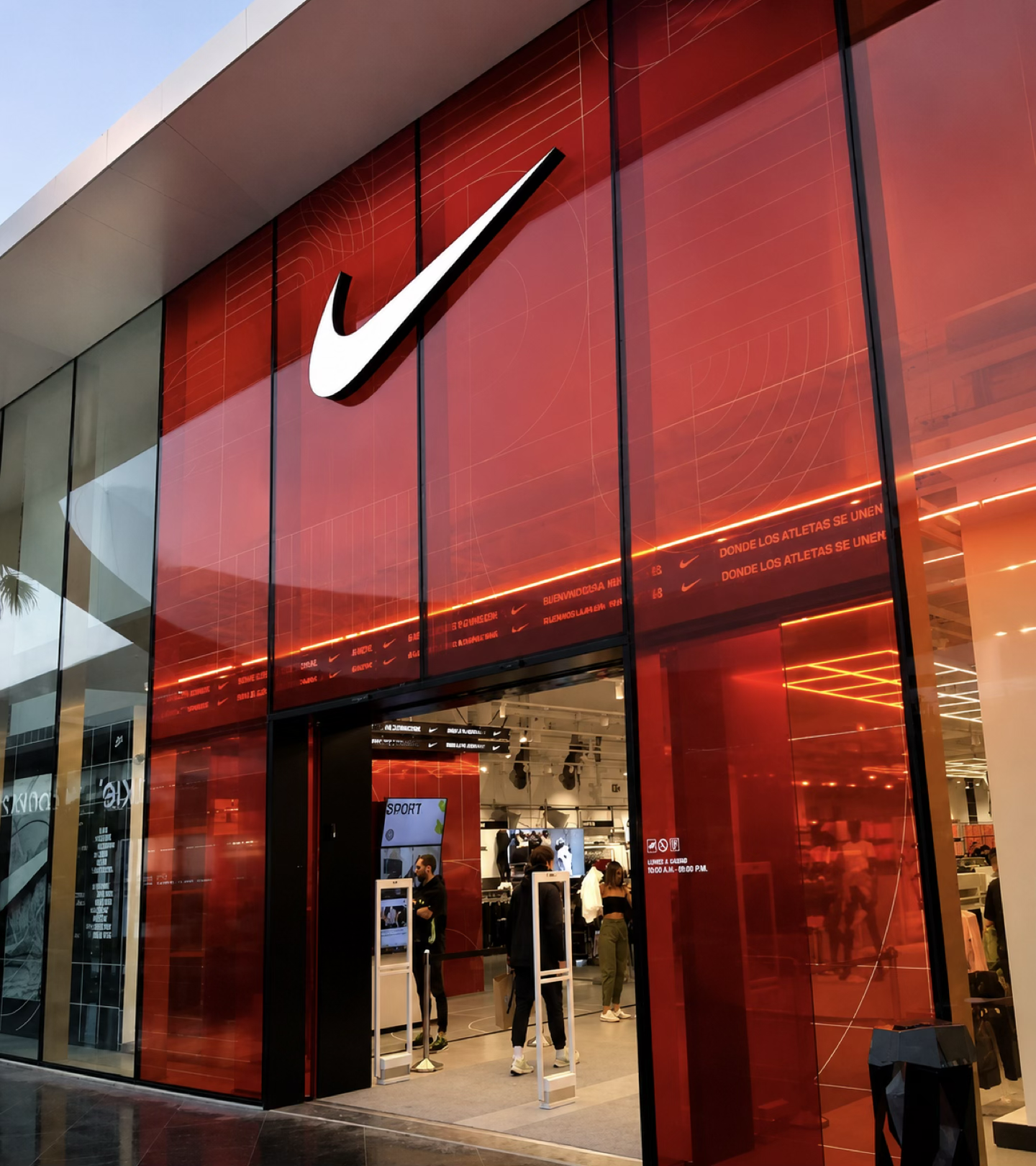 Tienda Nike — fachada de retail